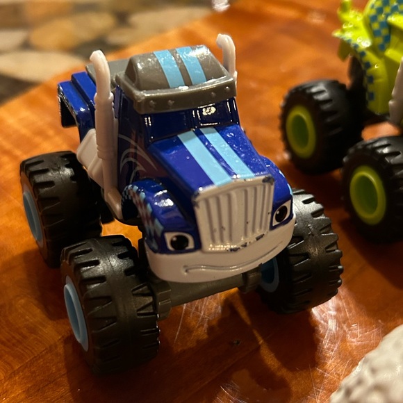 Blaze and the monster machine toy trucks - Picture 4 of 4